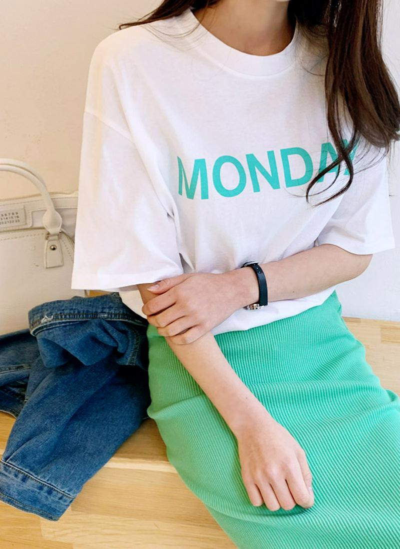 MONDAYレタリングTシャツ