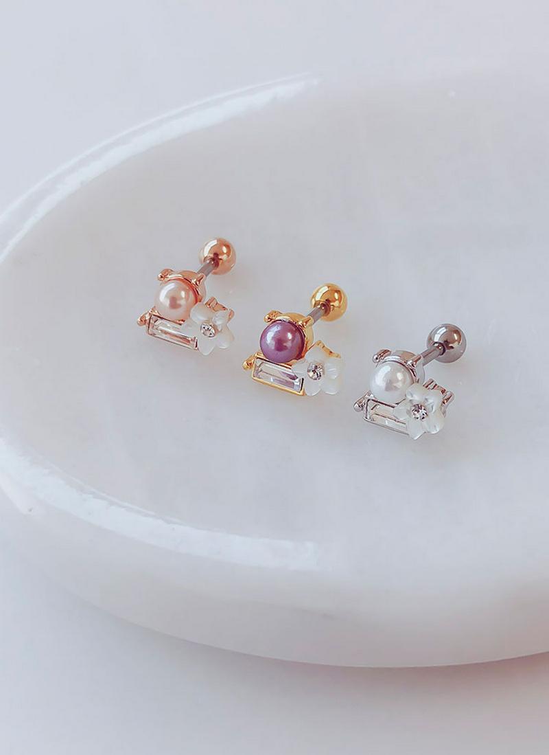 パールモチーフポイントピアス