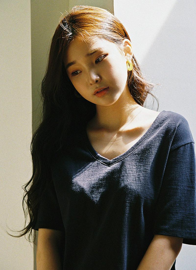 Vネックコットン半袖Tシャツ