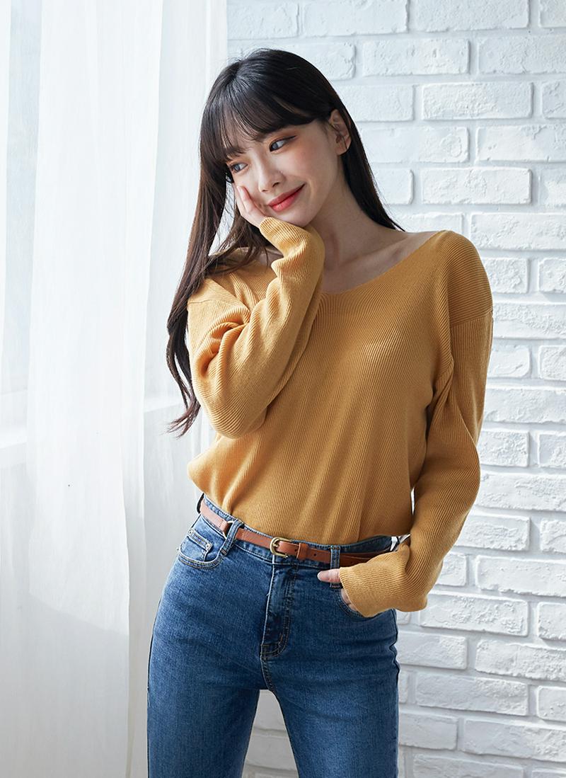 深Vネックアクリルニット