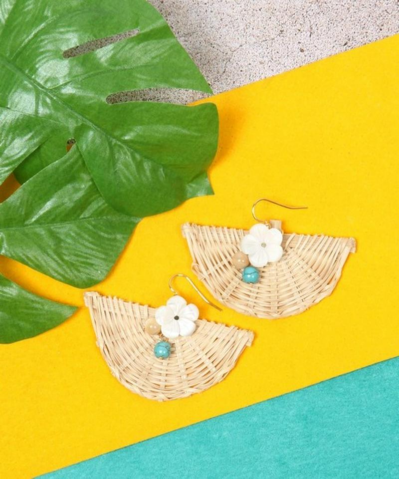 K14GF お花シェル×扇形ラタンピアス