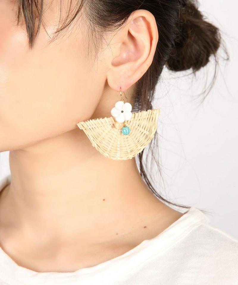 K14GF お花シェル×扇形ラタンピアス