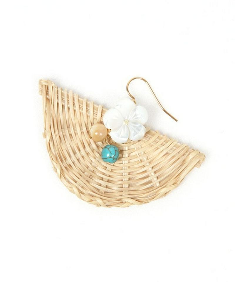 K14GF お花シェル×扇形ラタンピアス