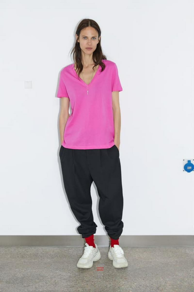 VネックベーシックTシャツ