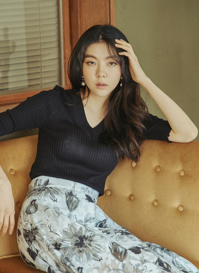 5分丈Vネックリブニット