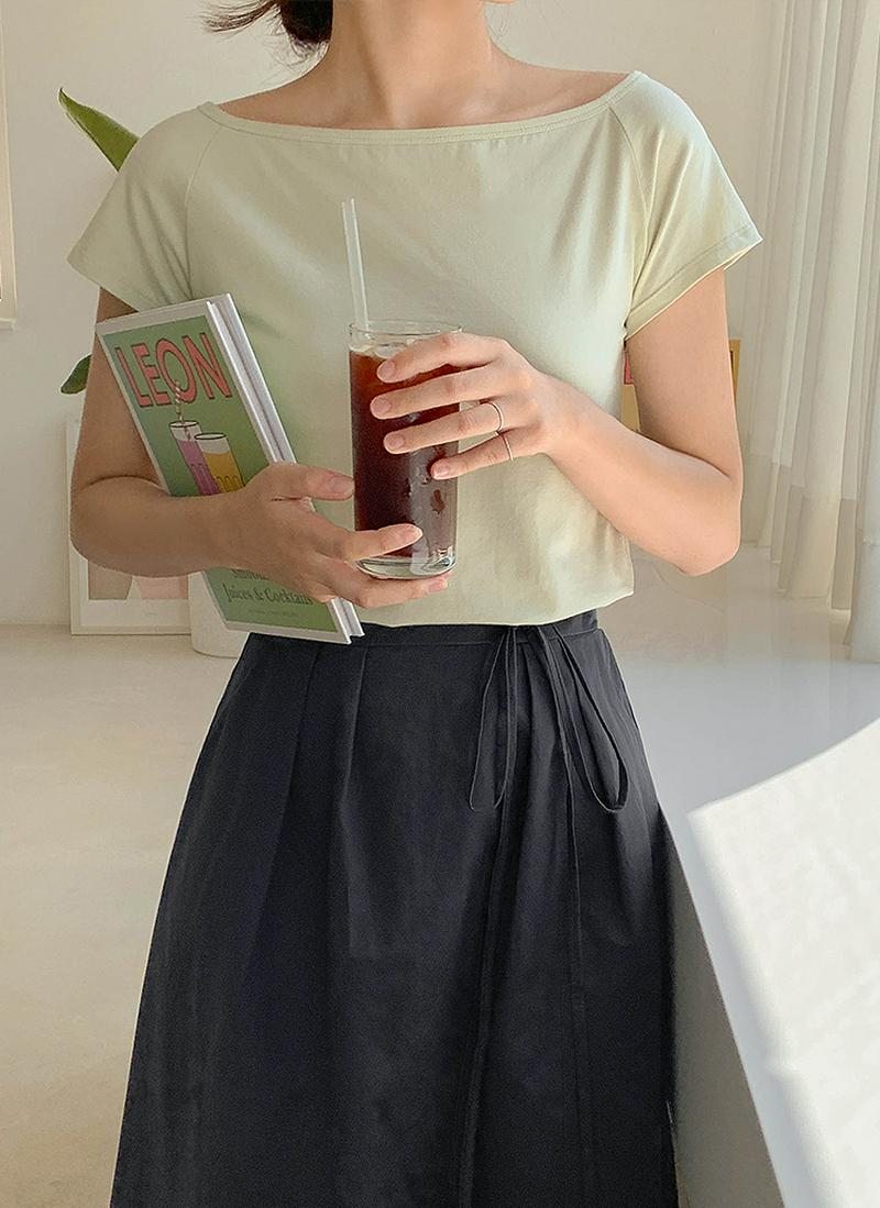 ワイドネックラインTシャツ