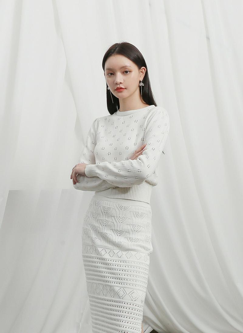 パターンパンチングニット