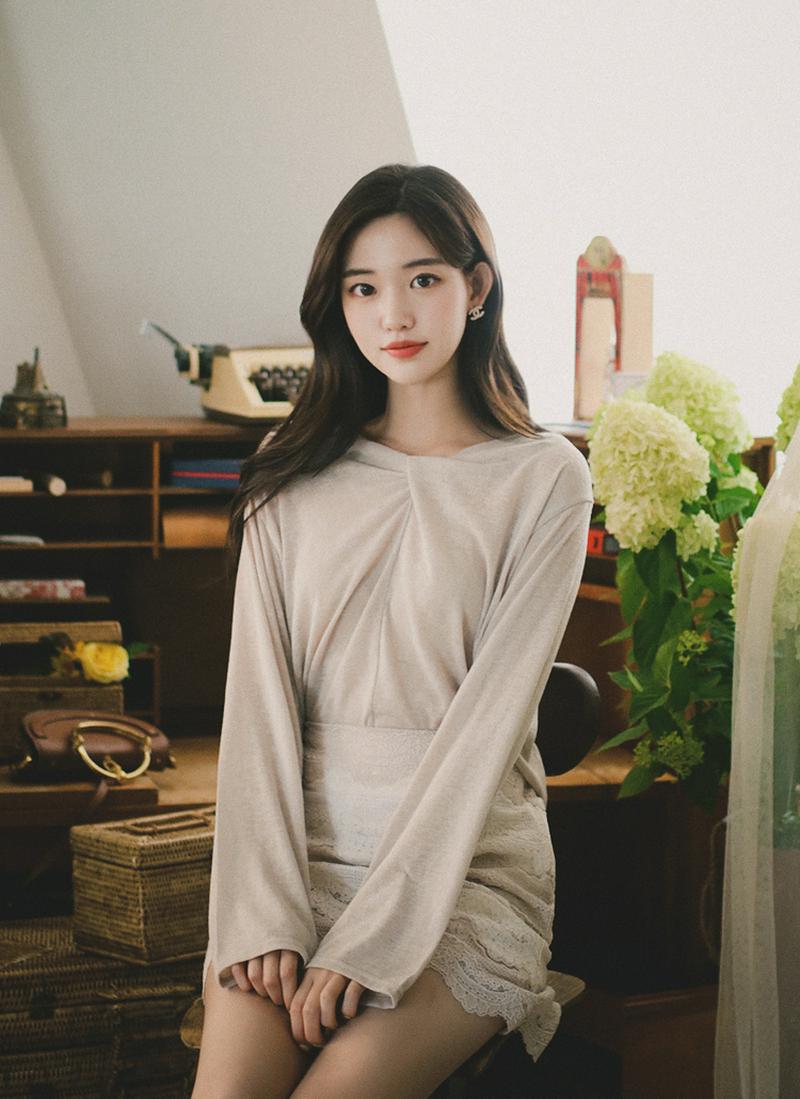 ツイストVネックTシャツ