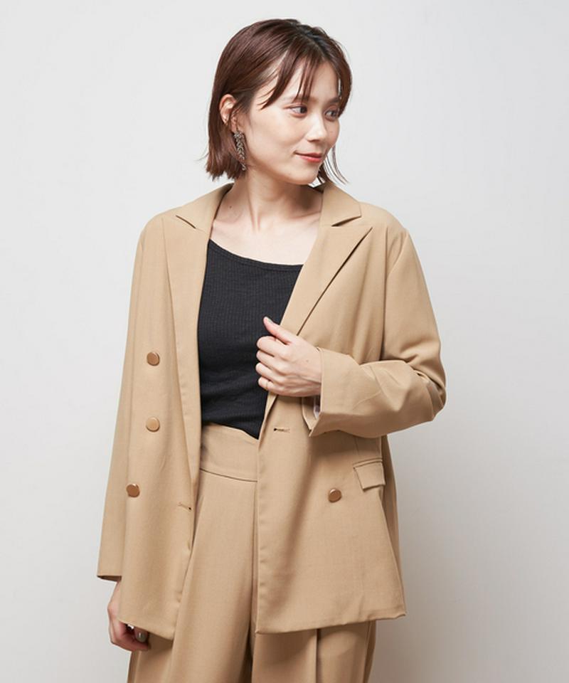 金ボタンテーラードジャケット