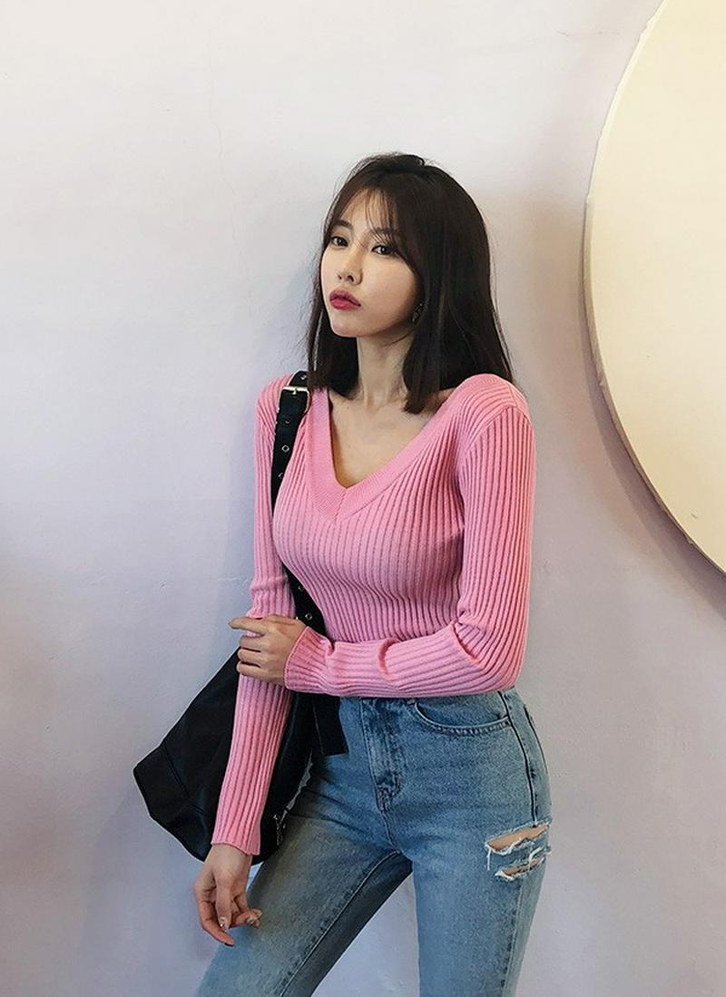 Vネックアクリルニット