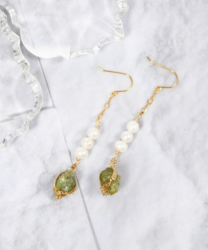 【8月誕生石】K14GF ペリドット×3連淡水パールピアス