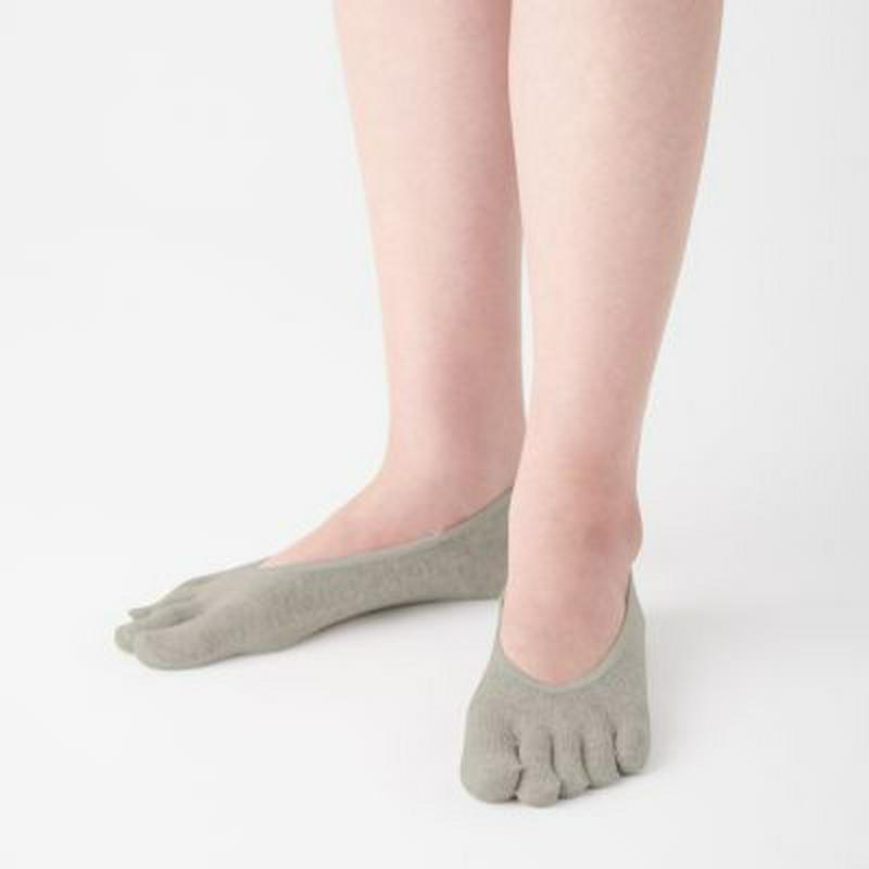 かかと滑り止め付き　綿混　５本指フットカバー（婦人・えらべる） ２３～２５ｃｍ・グレー