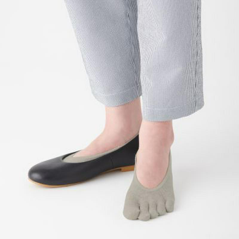 かかと滑り止め付き　綿混　５本指フットカバー（婦人・えらべる） ２３～２５ｃｍ・グレー
