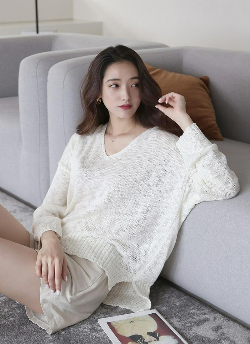 Vネックボカシアクリルニット