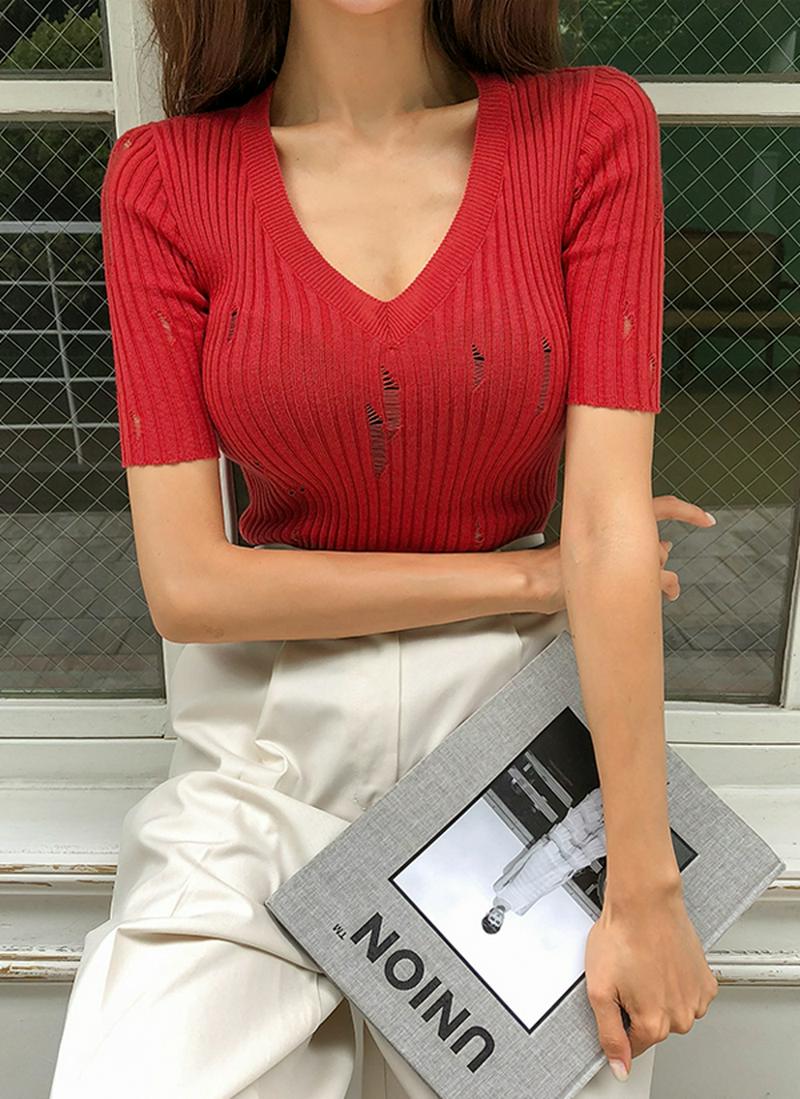 Vネックダメージニット