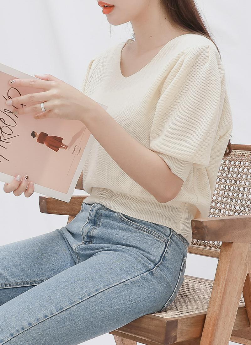 パフVネックニット