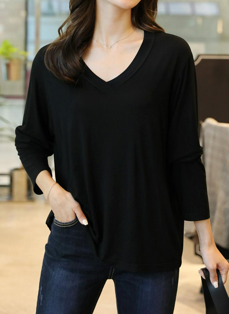 VネックTシャツ