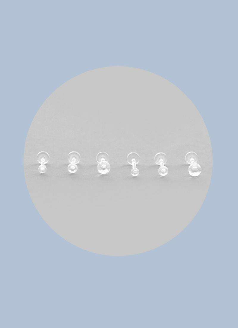 アクリルクリアピアス