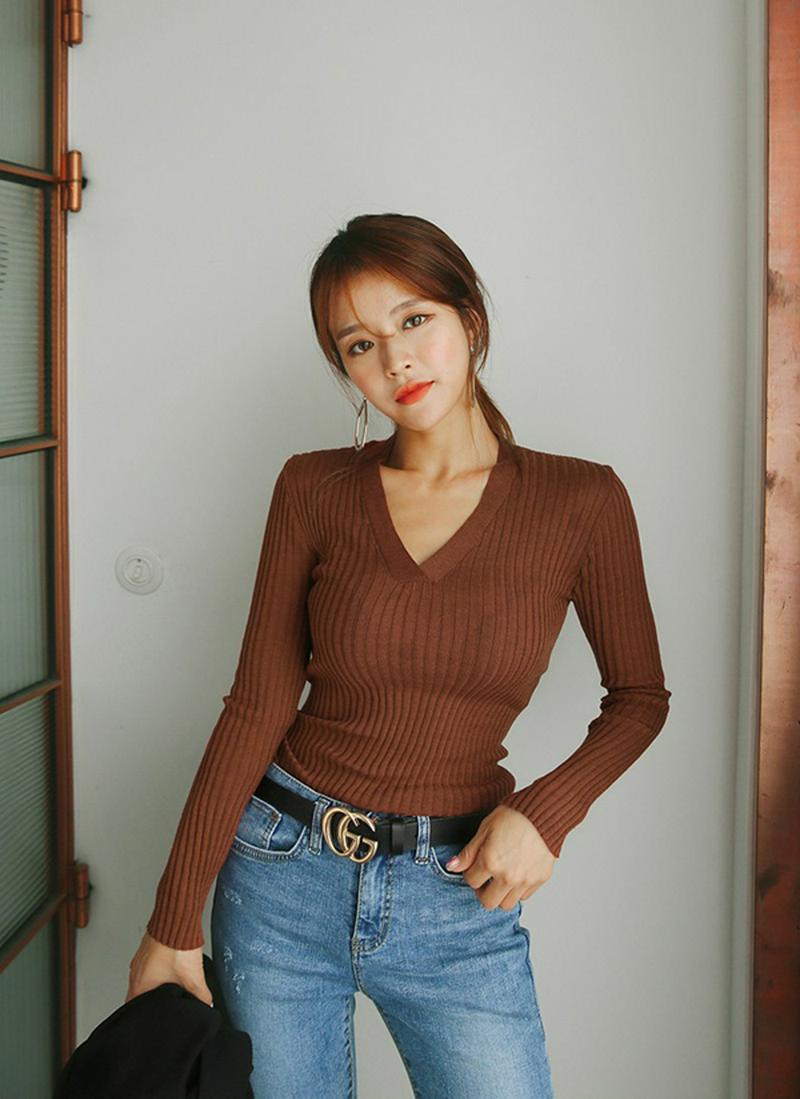 Vネックアクリル混スリムニット