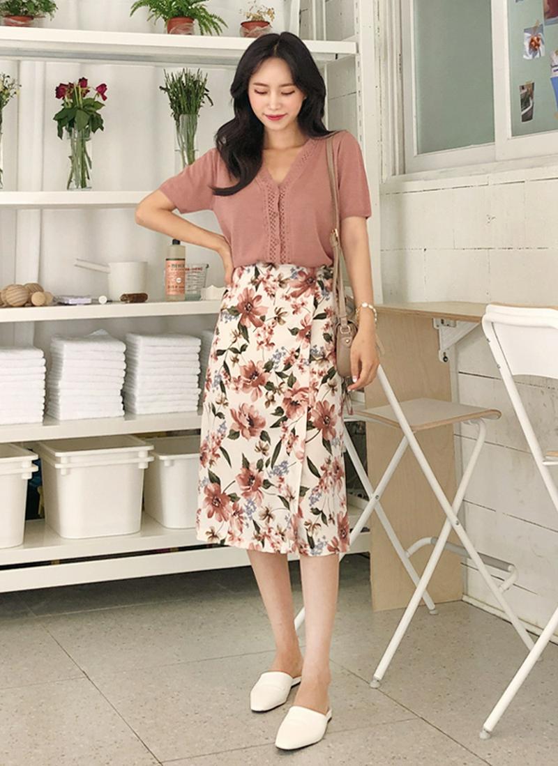 パンチングボタンニット