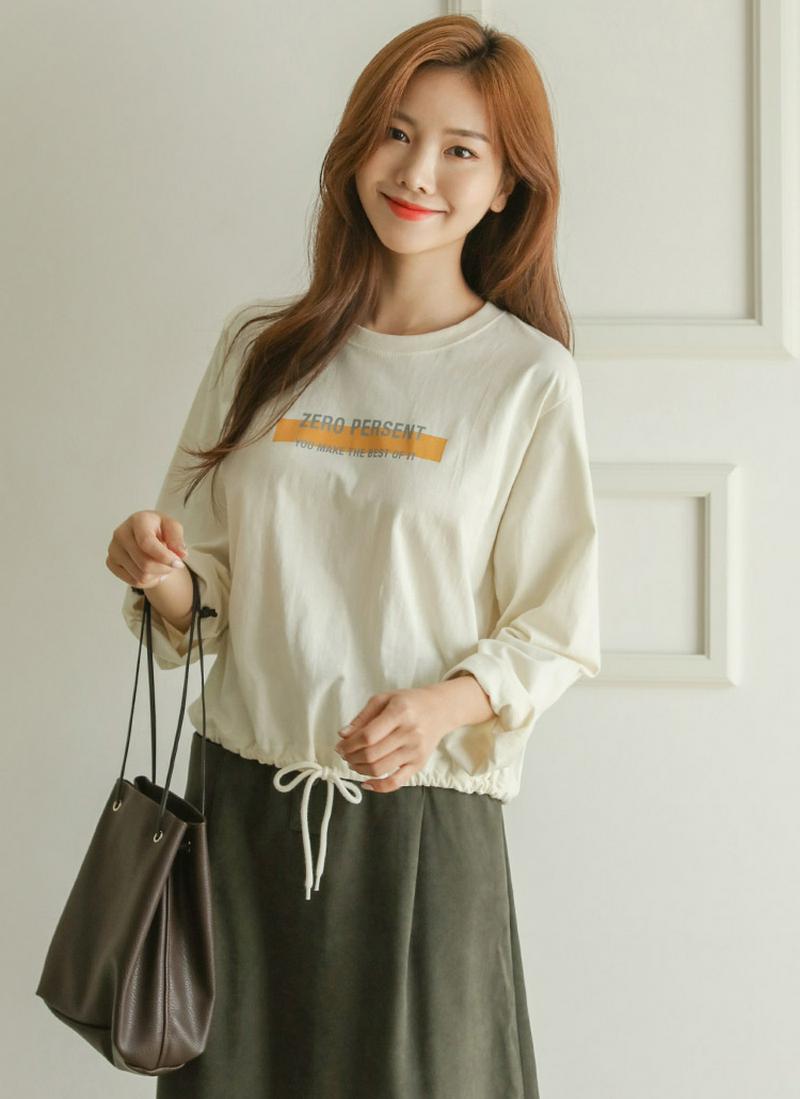 シャーリングヘムレタリングTシャツ