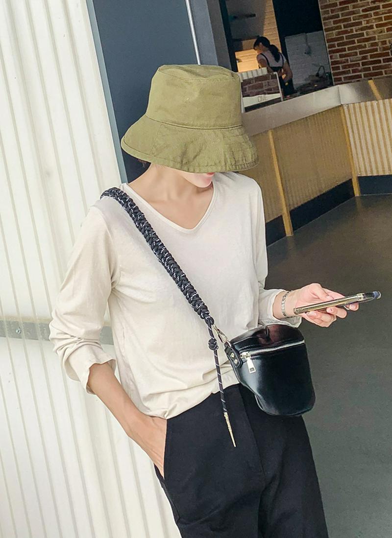 VネックコットンTシャツ