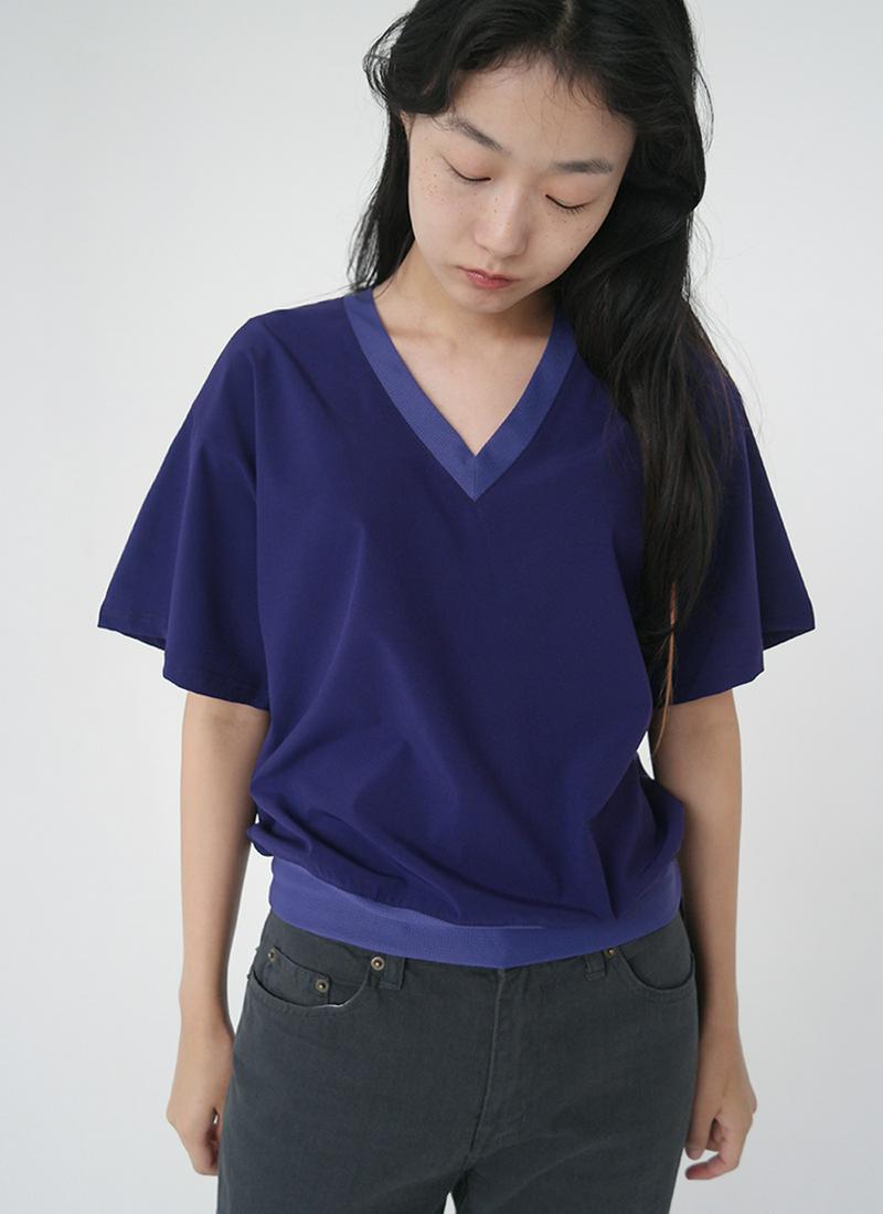 ウィングVネックTシャツ