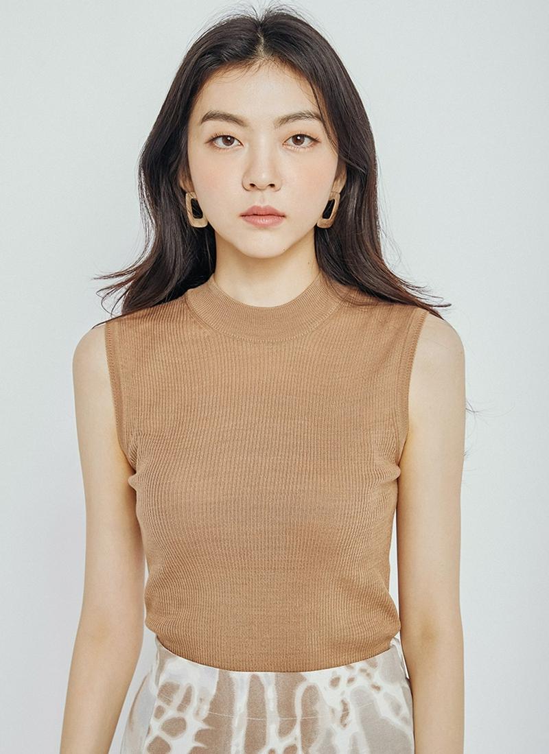 ハイネックノースリニット