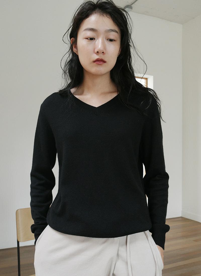 カシミヤ混Vネックニット