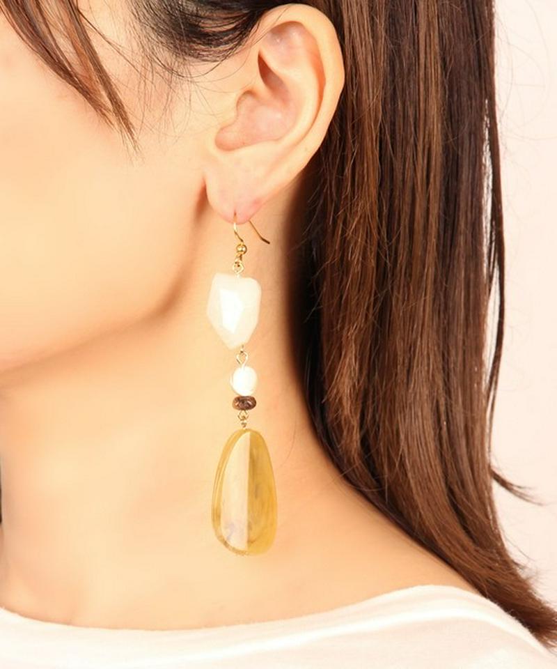 K14GF マーブルパーツ カーキ×ホワイトピアス