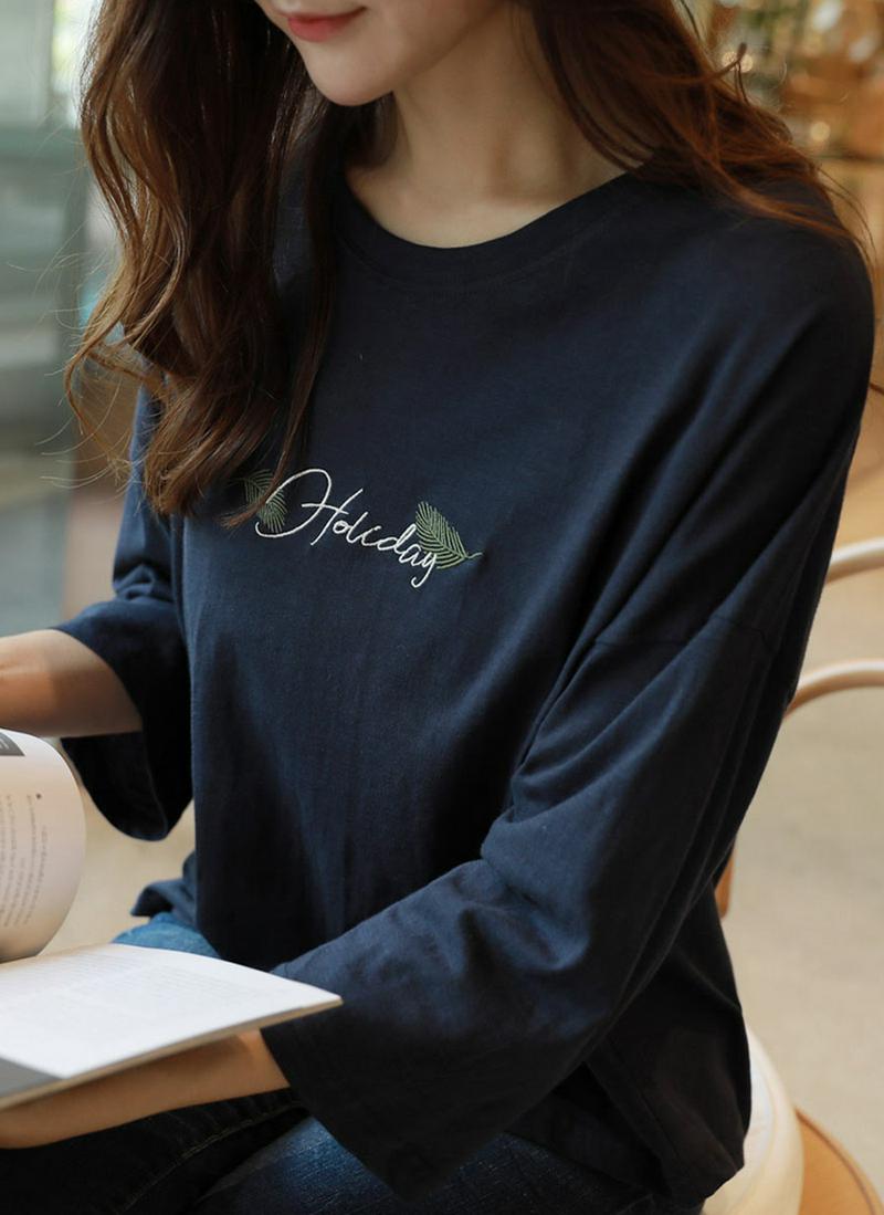 HolidayロゴTシャツ