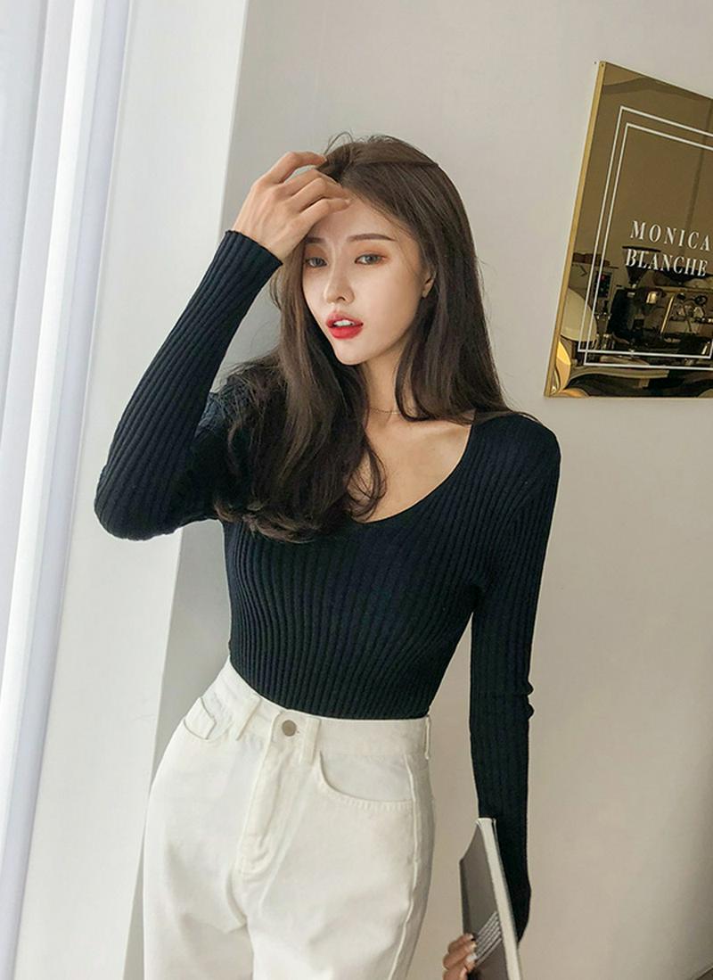 深ネックスリムリブニット