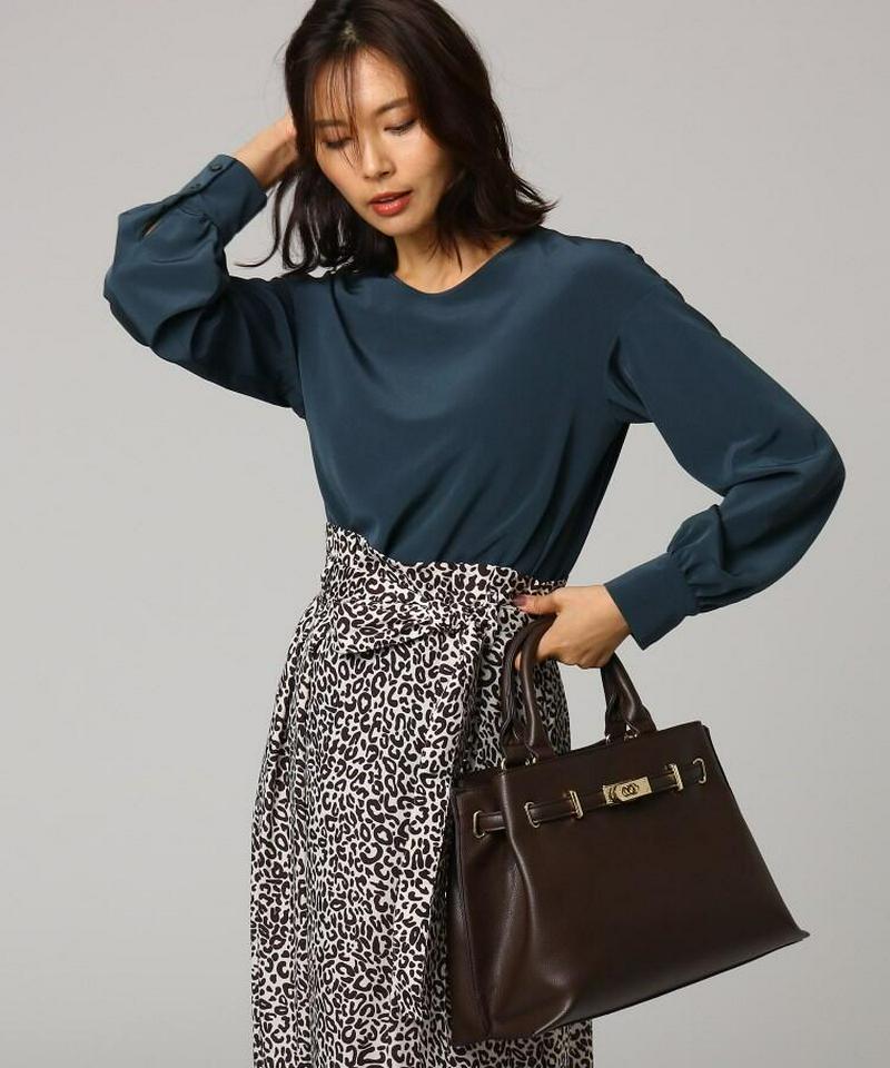 デシンクルーネックブラウス