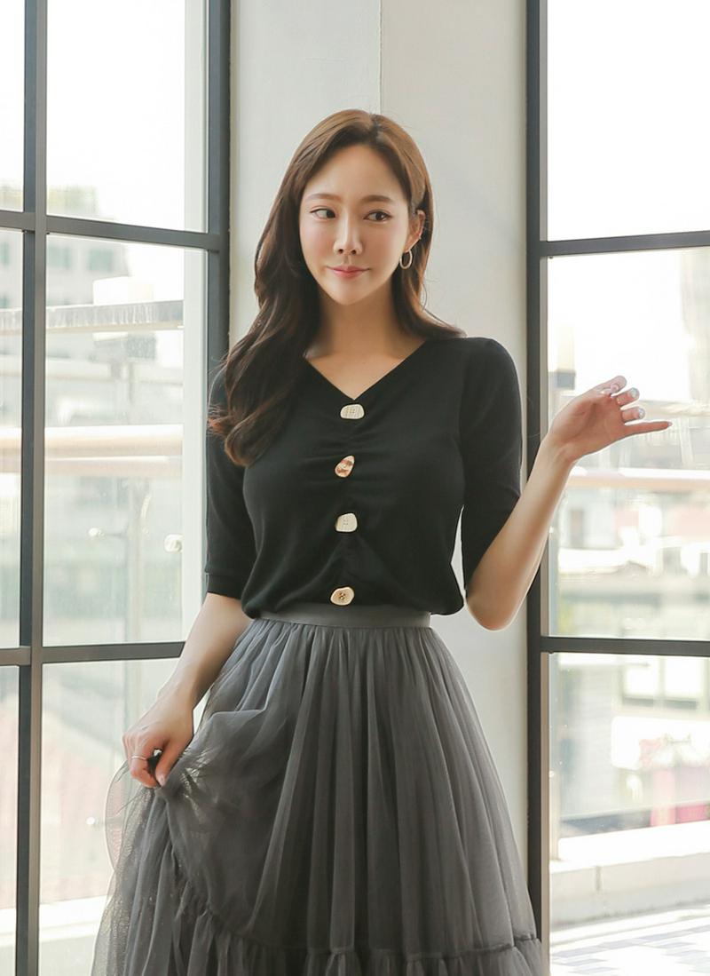 ボタンポイントVネックニット