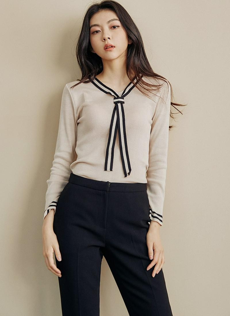 配色ストラップネックニット