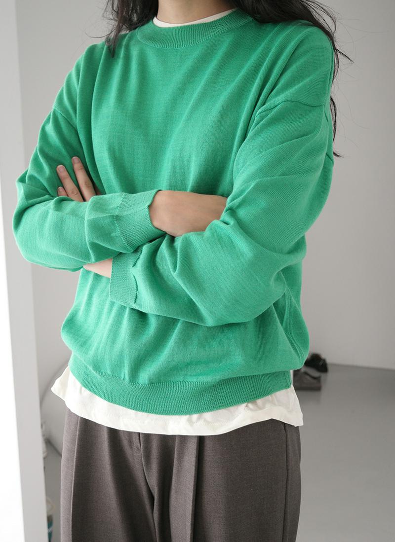 ラウンドネックオーバーニット