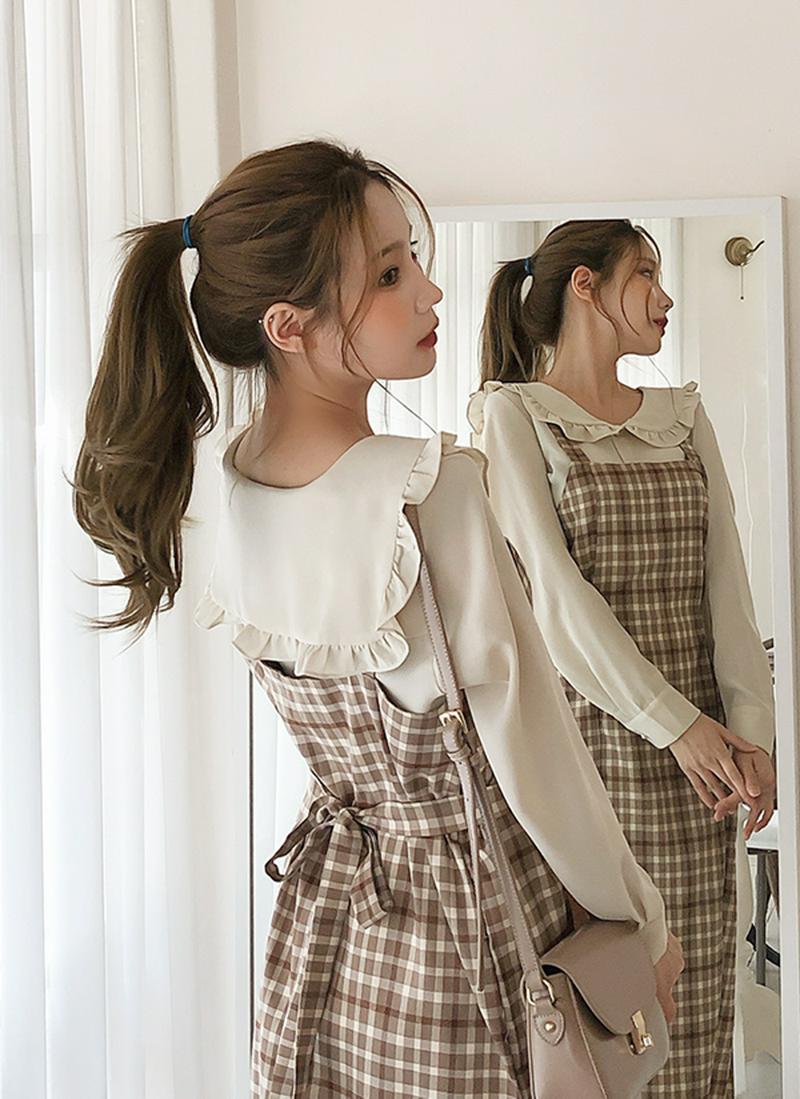 フリルワイドカラーブラウス