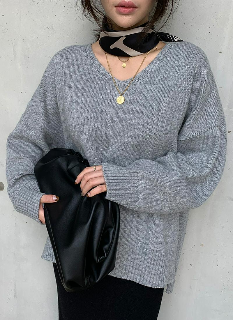 アンバランスヘムVネックニット