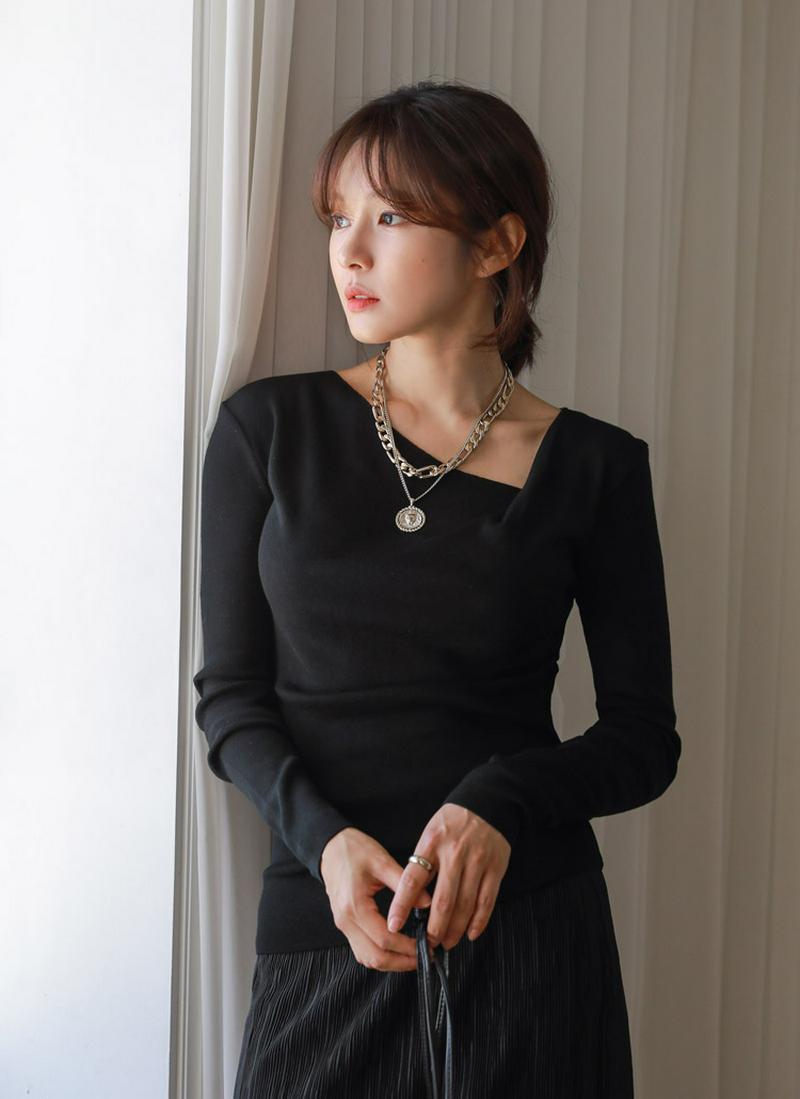 アシメネックニット