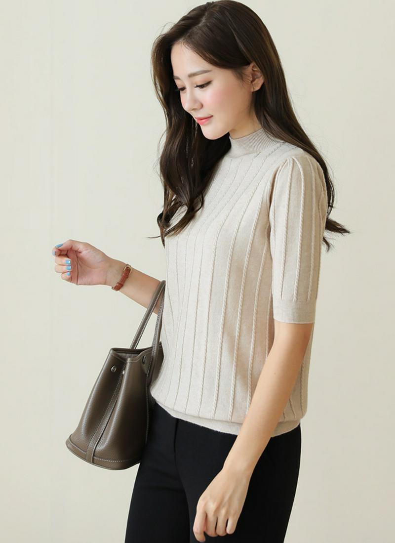 ハーフネック細ケーブルニット