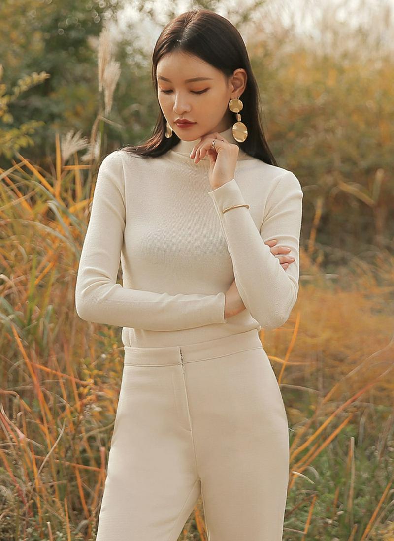 スリムタートルネックニット