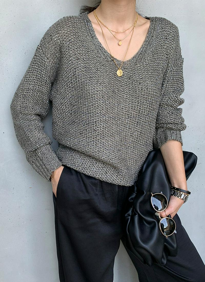 Vネックアクリルニット