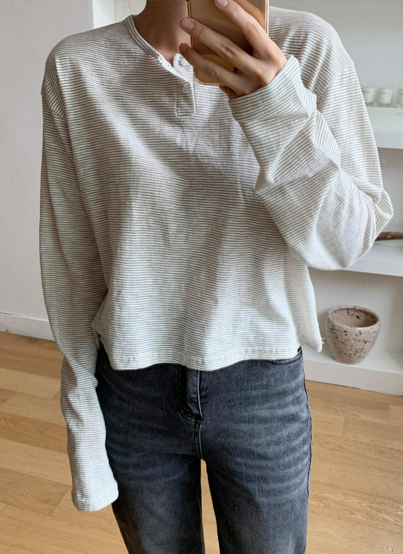 クロップドTシャツ