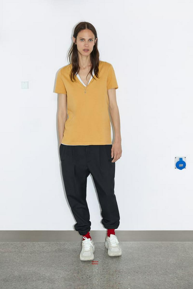 VネックベーシックTシャツ