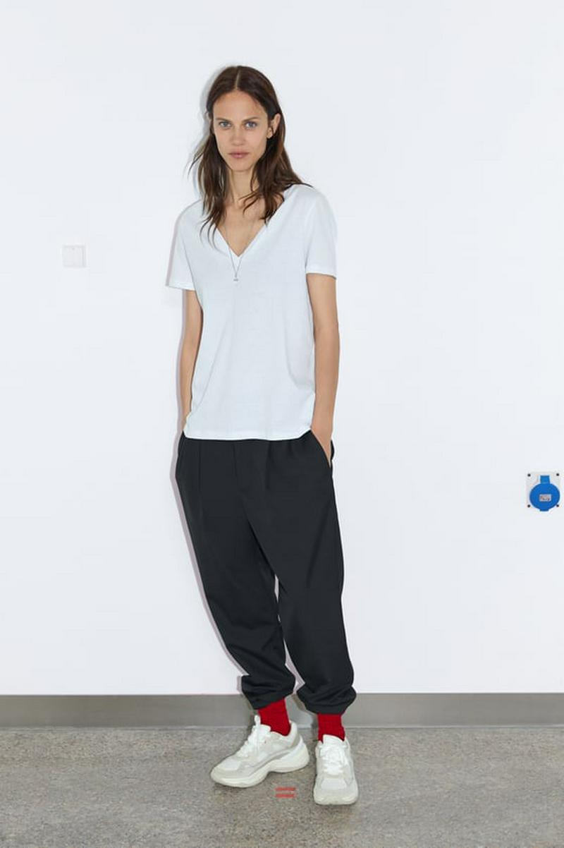 VネックベーシックTシャツ