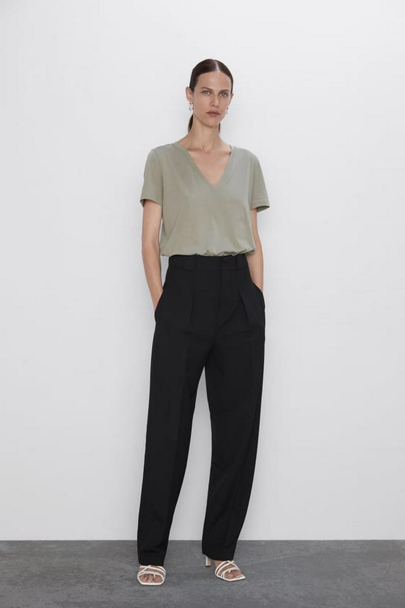 VネックベーシックTシャツ