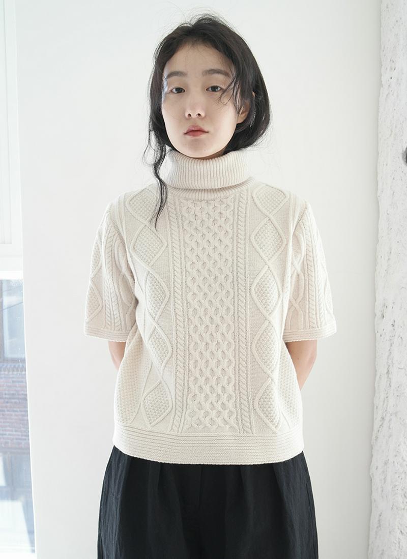 タートルネックケーブル半袖ニット