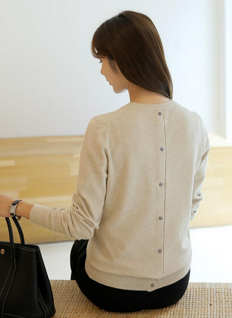 バックボタンVネックニット