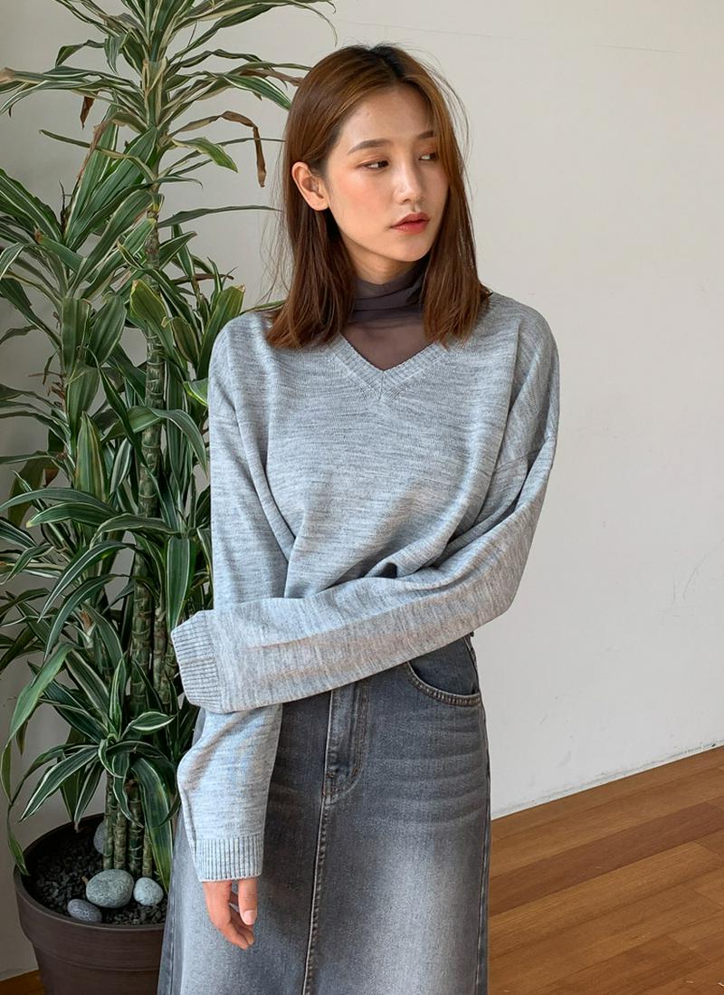アクリルウール混Vネックニット