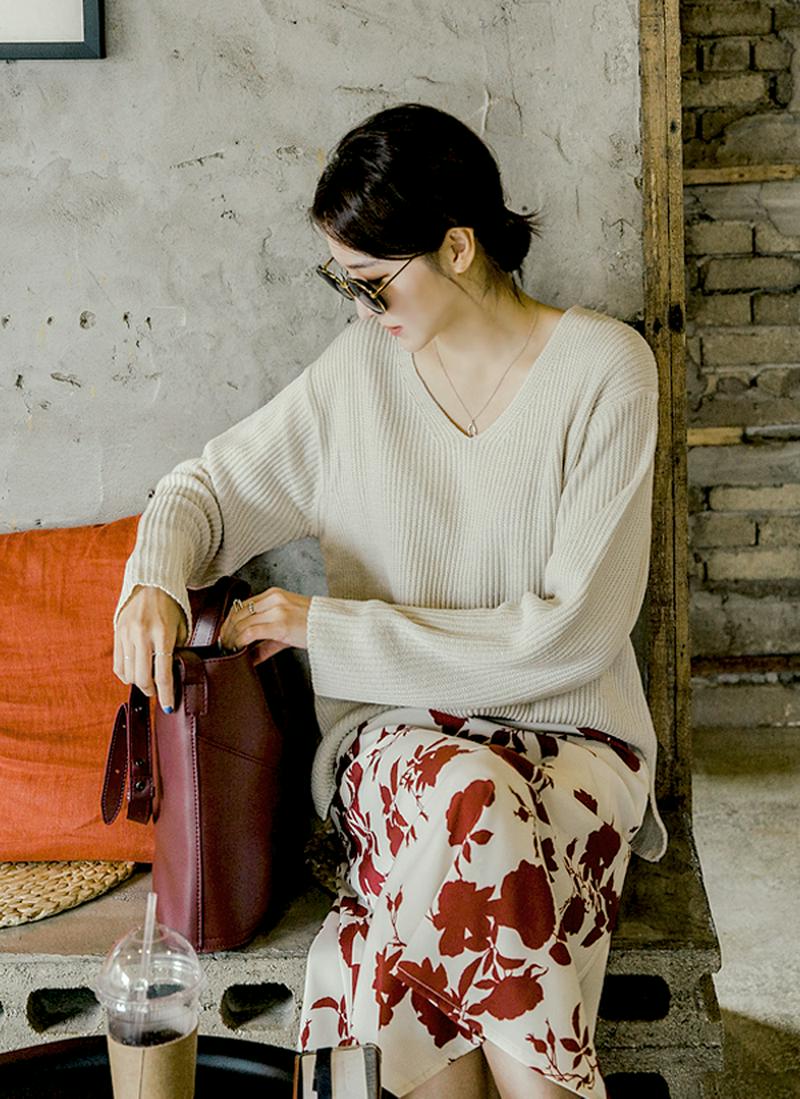 アクリルVネックニット